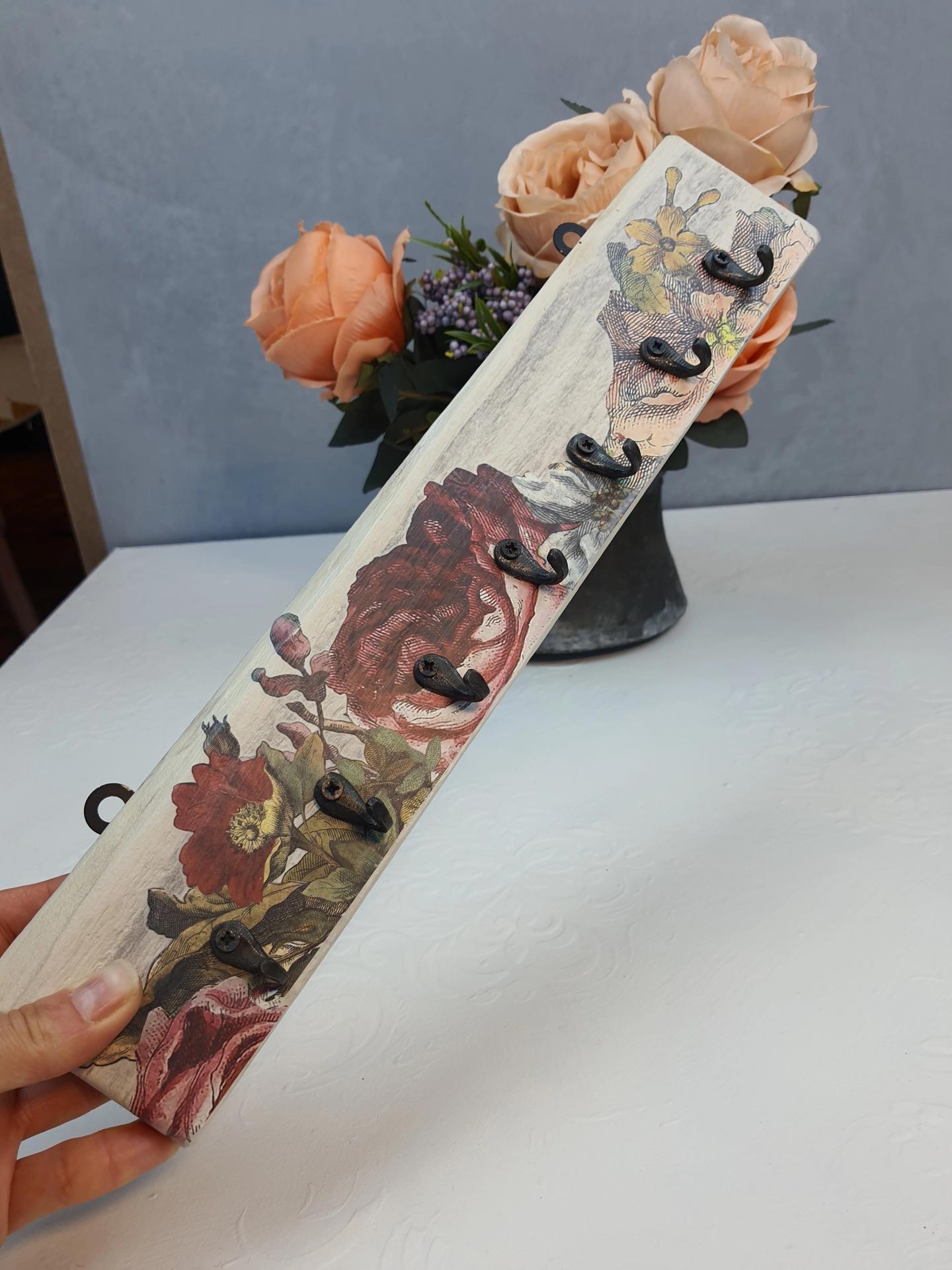 Beyaz Takı Askısı #1