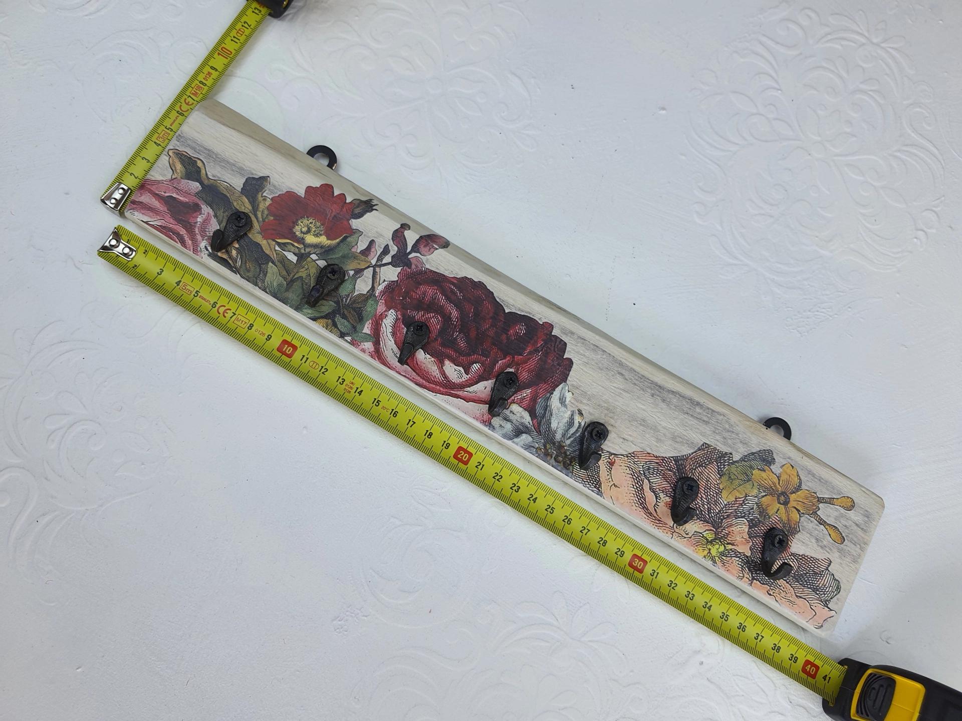 Beyaz Takı Askısı #1