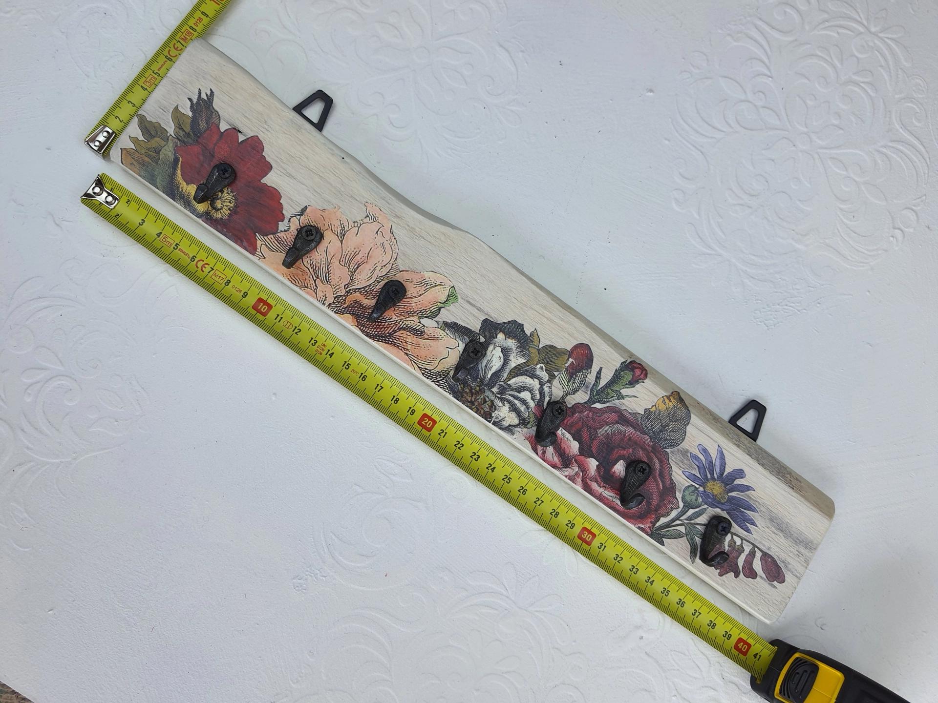 Beyaz Takı Askısı #2